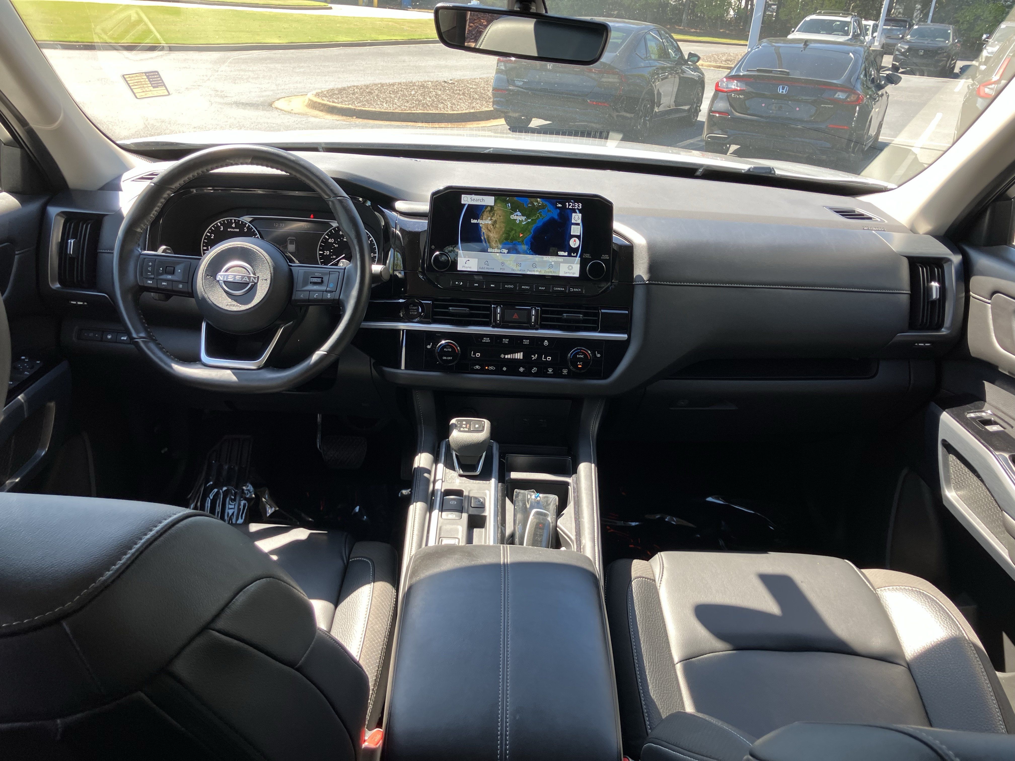 Used 2025 Nissan Pathfinder SL FWD image 33