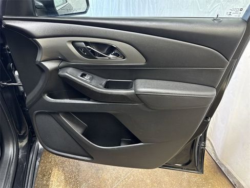 Used 2023 Chevrolet Traverse LT image 29