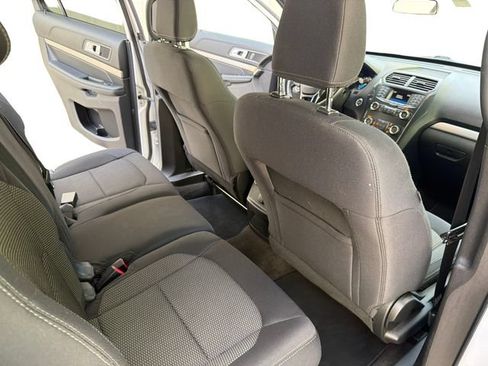 Used 2018 Ford Explorer XLT AWD/4WD image 15