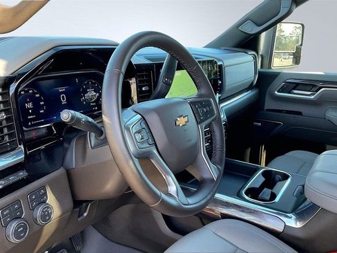 Used 2026 Chevrolet Silverado 2500 LTZ w/ LTZ Premium Package image 14