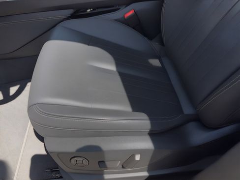 Used 2021 Audi e-tron Premium w/ Convenience Plus Package image 16