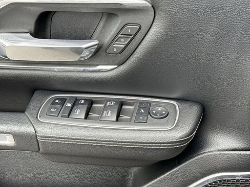 Used 2022 RAM 1500 Laramie AWD/4WD image 15