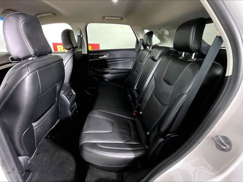 Used 2020 Ford Edge Titanium image 17