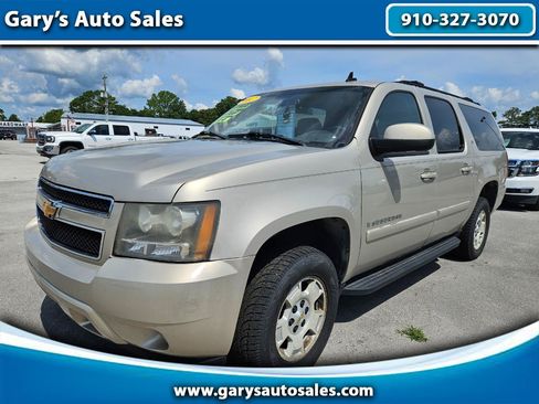 Used 2007 Chevrolet Suburban LT w/ LT Preferred Equipment Group AWD/4WD image 1