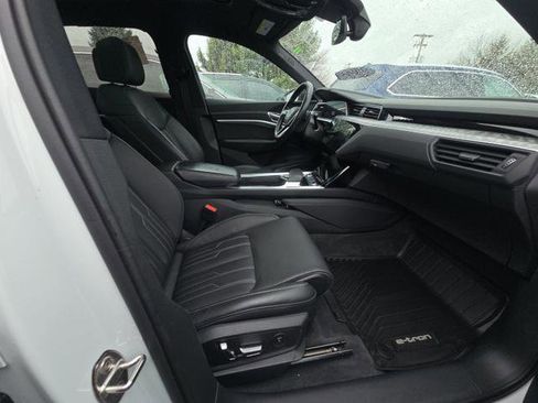Used 2023 Audi e-tron Chronos w/ Chronos Package image 12