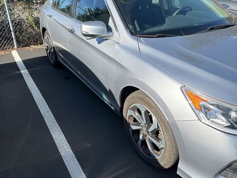 Used 2017 Honda Accord EX image 3