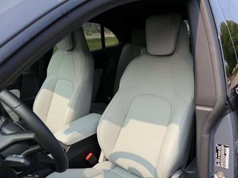 New 2025 Porsche Macan 4 Electric image 5