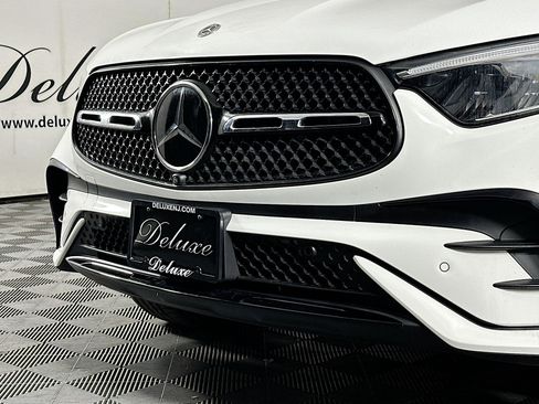 Used 2025 Mercedes-Benz GLC 300 4MATIC image 31