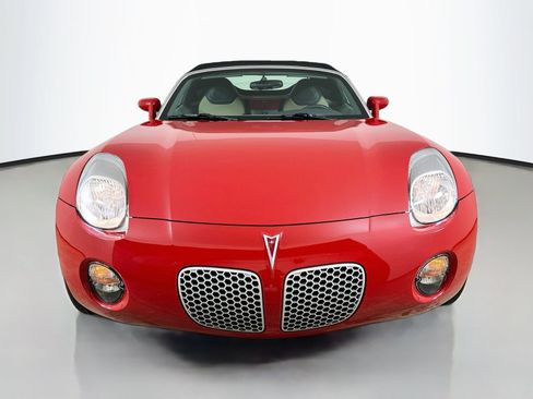 Used 2006 Pontiac Solstice Convertible w/ Premium Package RWD image 2