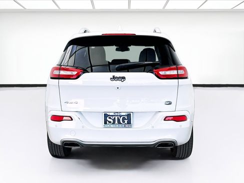 Used 2017 Jeep Cherokee Overland image 5