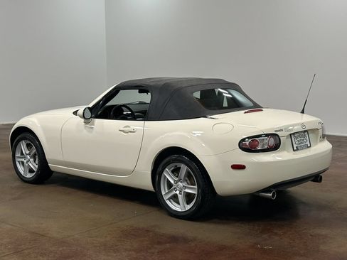 Used 2007 MAZDA MX-5 Miata Sport RWD image 29