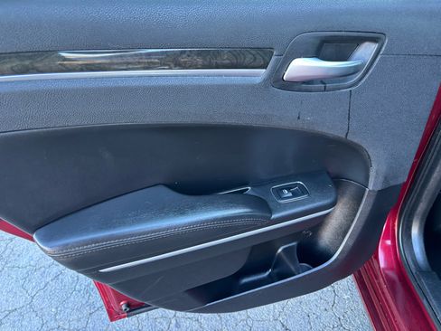 Used 2019 Chrysler 300 Limited image 20