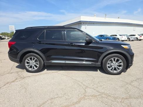 Used 2020 Ford Explorer XLT w/ Equipment Group 202A AWD/4WD image 2