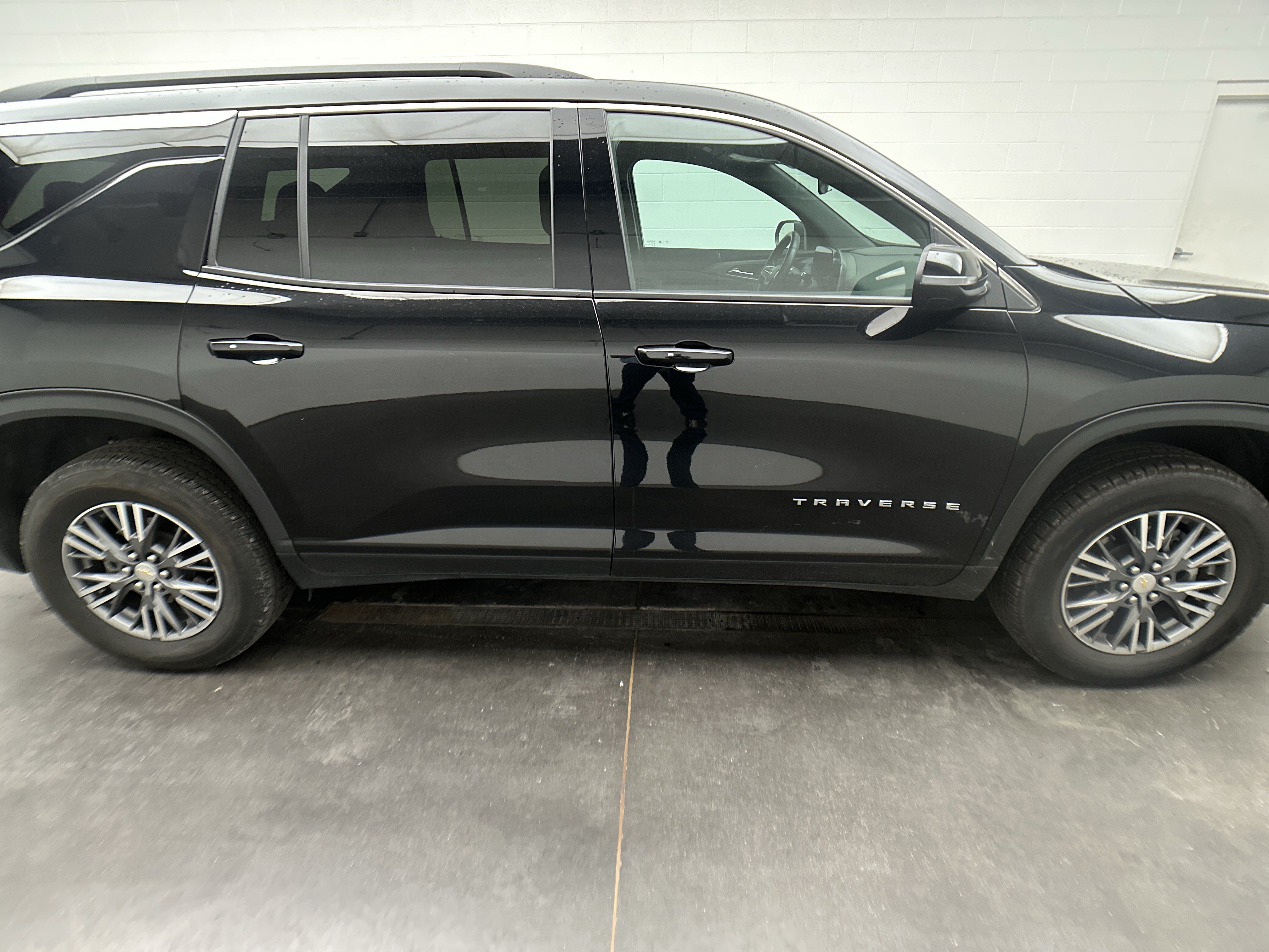 Used 2025 Chevrolet Traverse LT AWD/4WD image 10
