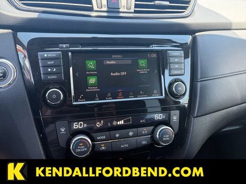 Used 2018 Nissan Rogue SV w/ Premium Package AWD/4WD image 14
