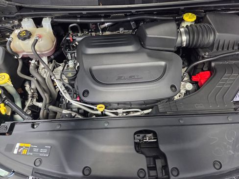 Used 2021 Chrysler Pacifica Limited AWD/4WD image 33