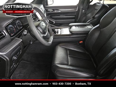 Used 2024 Jeep Wagoneer L Series II w/ Flexible Seating Group AWD/4WD image 23