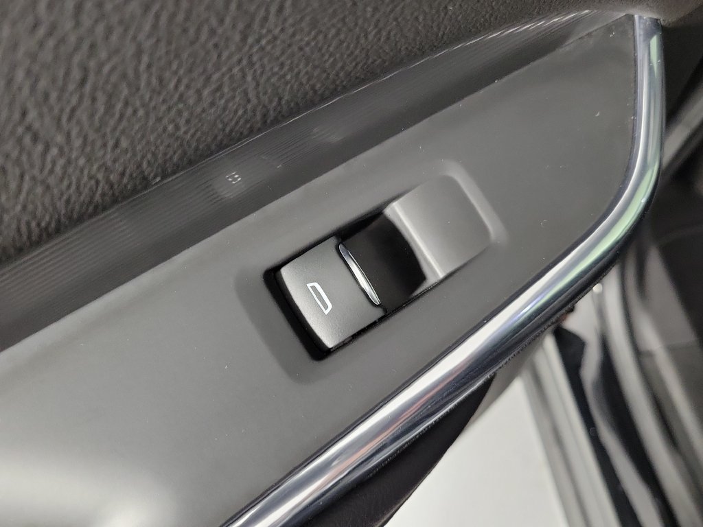 Used 2024 Cadillac XT4 Premium Luxury FWD image 15