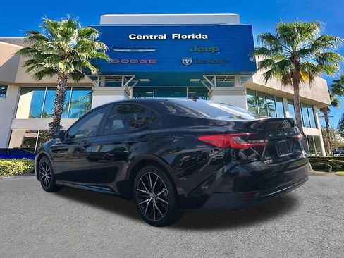 Used 2025 Toyota Camry LE image 7