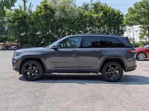 Certified 2024 Jeep Grand Cherokee Limited w/ Black Appearance Package AWD/4WD image 9