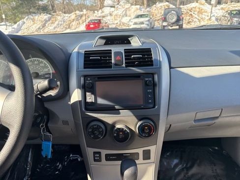 Used 2013 Toyota Corolla LE image 17