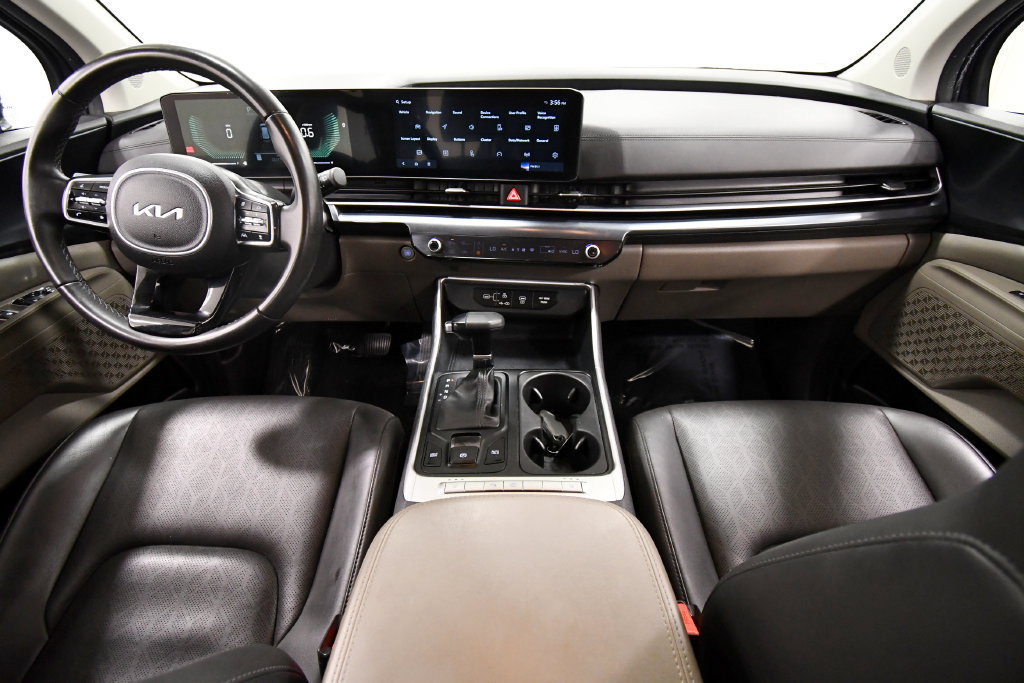 Certified 2024 Kia Carnival LX FWD image 3
