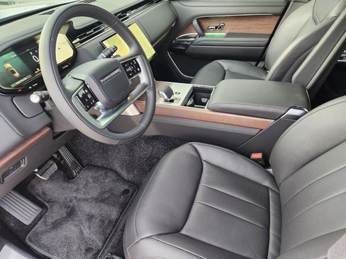 New 2026 Land Rover Range Rover SE image 9