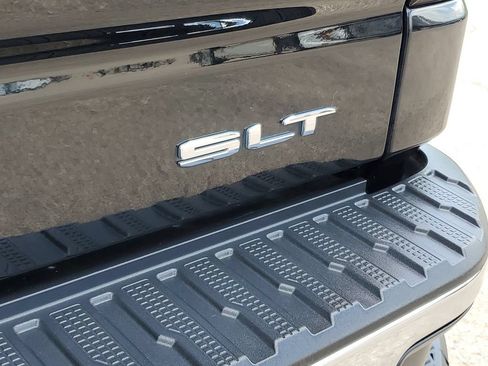 Used 2024 GMC Sierra 1500 SLT w/ SLT Premium Plus Package AWD/4WD image 34