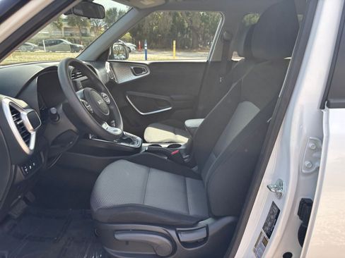 Used 2025 Kia Soul LX w/ LX Technology Package image 27