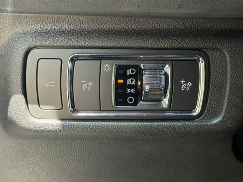 Used 2022 Lincoln Corsair Reserve w/ Luxury Package FWD image 19