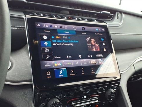 Used 2023 Jeep Grand Cherokee L Limited image 11