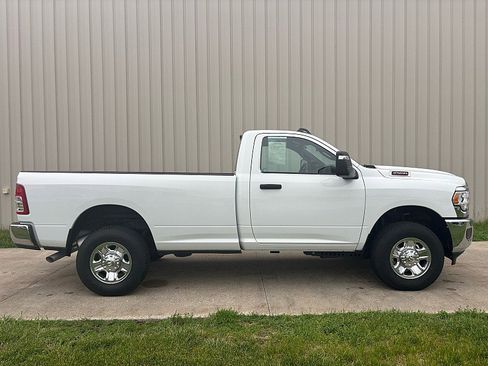 Used 2024 RAM 2500 Tradesman w/ Chrome Appearance Group AWD/4WD image 7