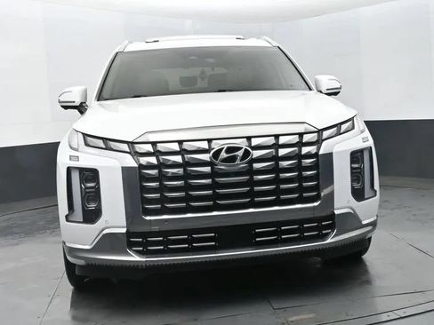 Used 2023 Hyundai Palisade Calligraphy FWD image 3
