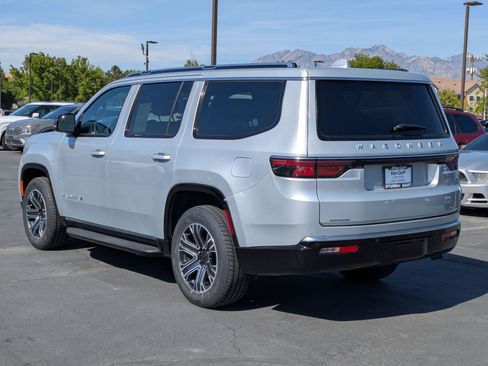 Used 2023 Jeep Wagoneer Series II w/ HD Trailer Tow Package AWD/4WD image 8