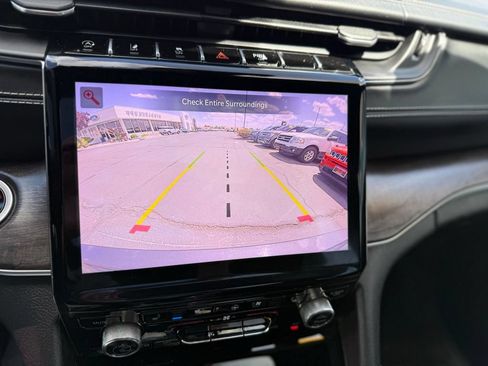 Used 2021 Jeep Grand Cherokee L Overland w/ Luxury Tech Group IV AWD/4WD image 9