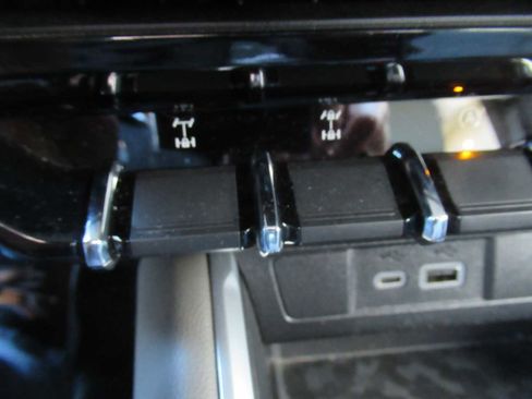 Used 2024 Chevrolet Colorado ZR2 image 36