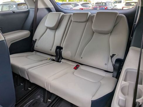 New 2026 Kia Carnival EX FWD image 21