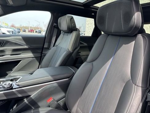 Used 2025 Cadillac Lyriq Luxury w/ LPO, Floor Liner Package AWD/4WD image 13