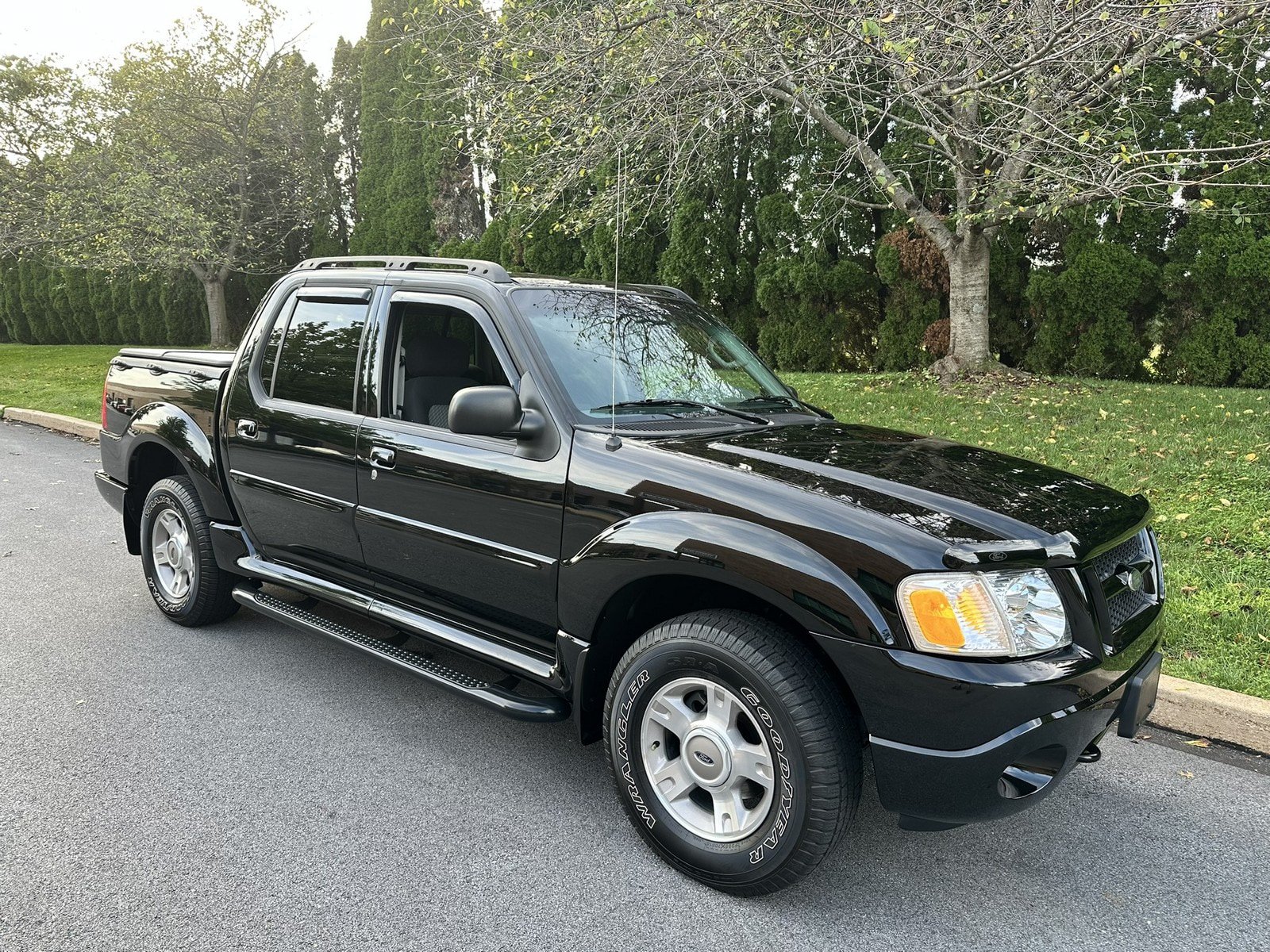 Used 2004 Ford Explorer Sport Trac 4x4 image 30