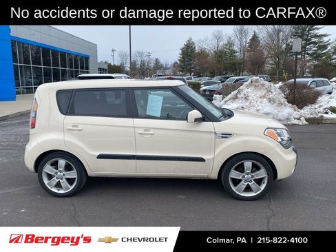 Used 2011 Kia Soul ! image 2