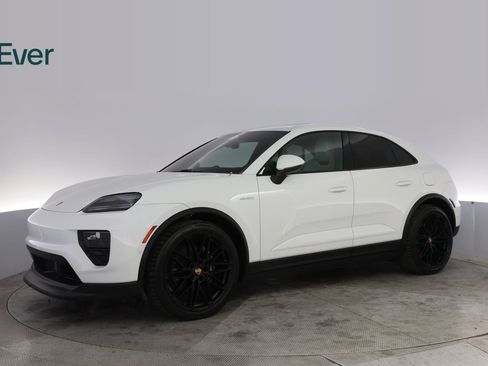Used 2024 Porsche Macan 4 Electric AWD/4WD image 18