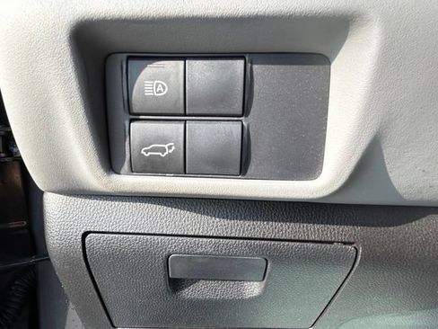 Used 2020 Toyota Highlander XLE AWD/4WD image 19