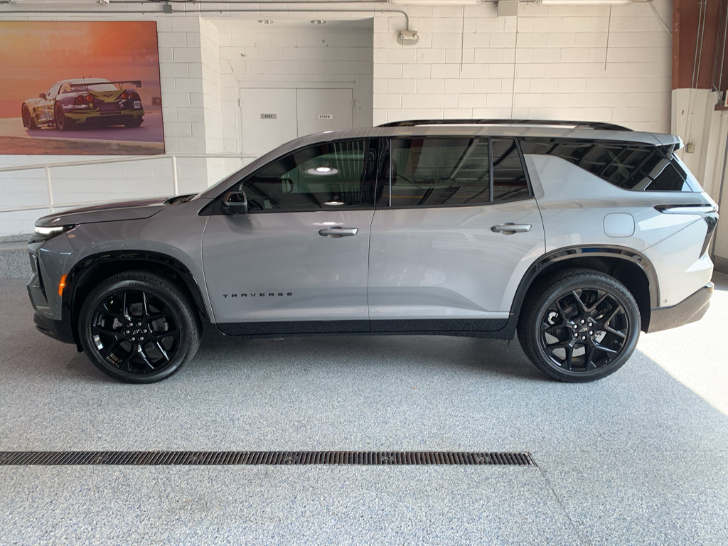 New 2026 Chevrolet Traverse RS w/ LPO, Floor Liner Package FWD image 5