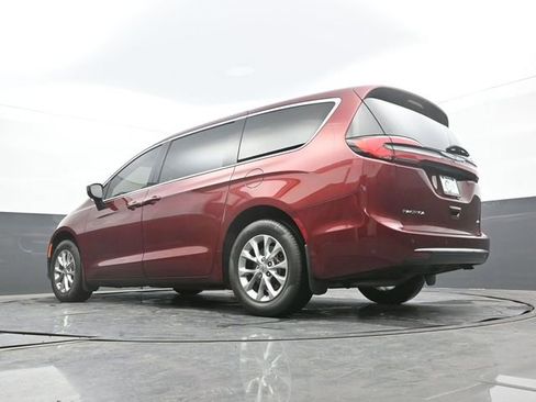 Used 2023 Chrysler Pacifica Touring-L AWD/4WD image 52