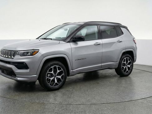 Used 2025 Jeep Compass Limited AWD/4WD image 3