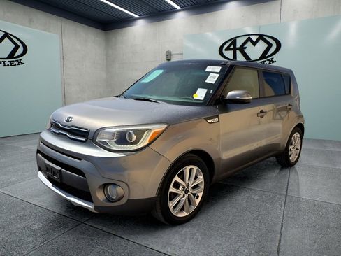Used 2019 Kia Soul + w/ Primo Package FWD image 8