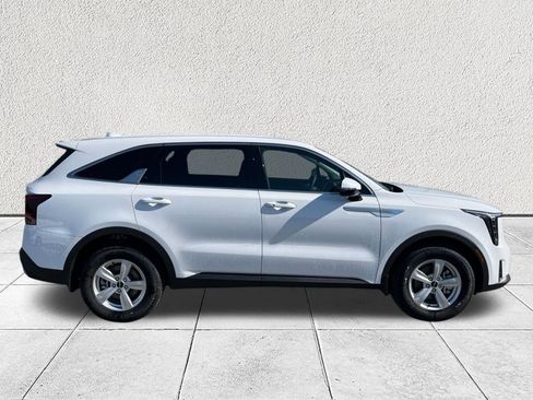 New 2026 Kia Sorento LX image 9
