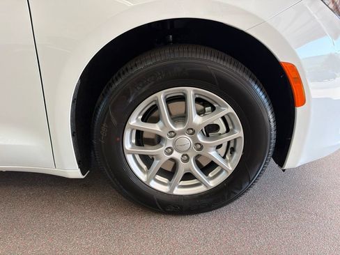 New 2027 Chrysler Pacifica LX FWD image 30