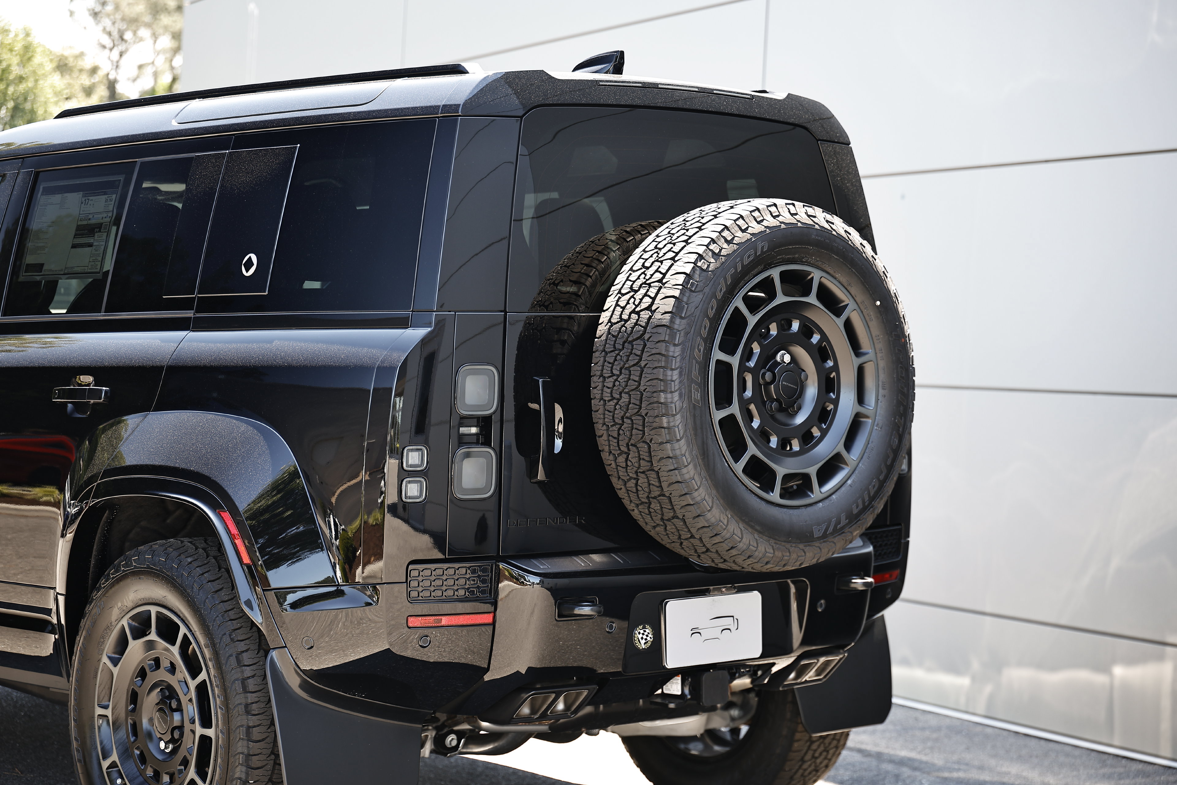 New 2026 Land Rover Defender 110 OCTA AWD/4WD image 11