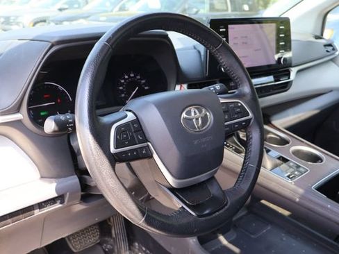 Used 2021 Toyota Sienna XLE AWD/4WD image 10